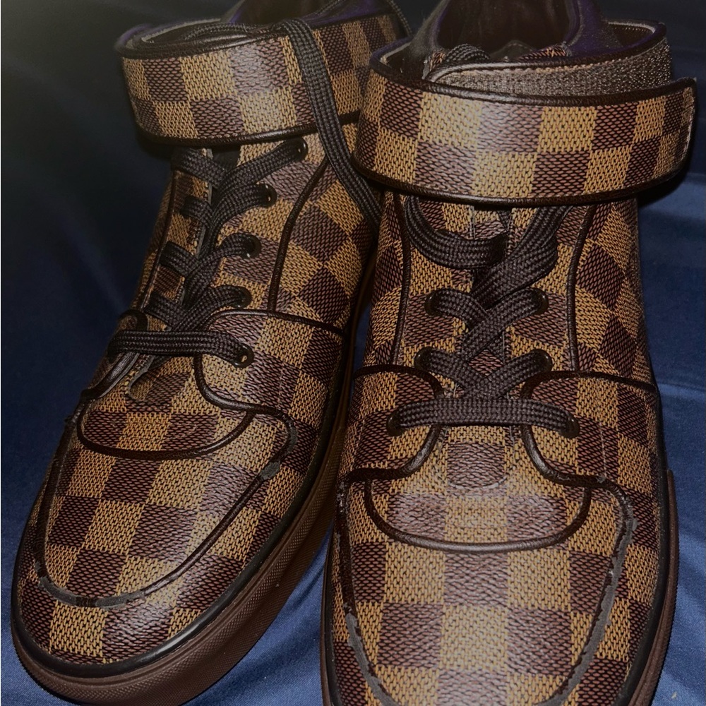 Men’s authentic Louis Vuitton sneakers size 11. - Picture 2 of 3